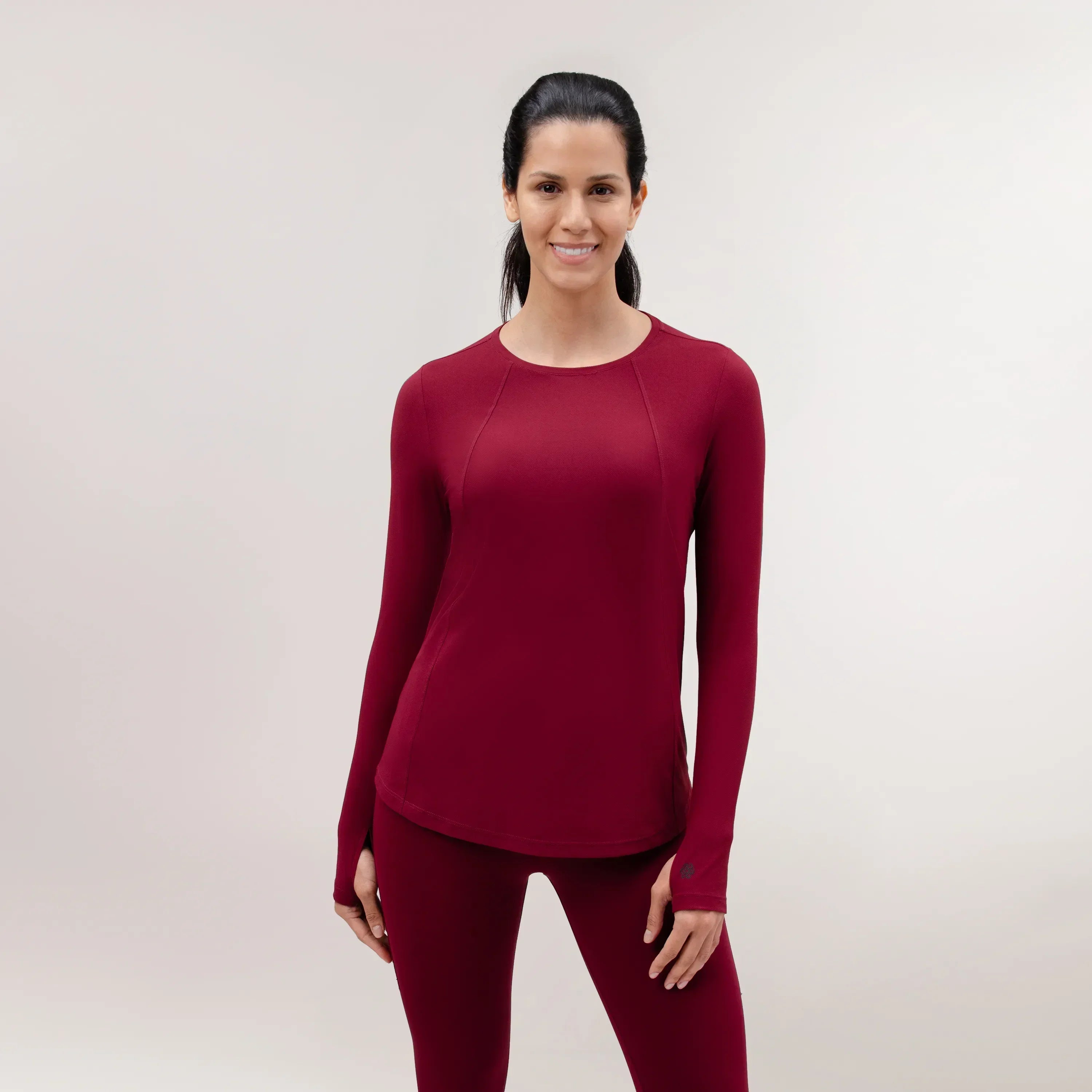 A model wearing core grape red Twirl long sleeve set - عارضة أزياء ترتدي طقم 