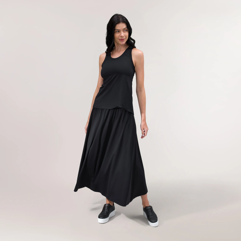 A model wearing core black "Flow" racerback top over a matching skirt - عارضة أزياء ترتدي توب أسود اللون فوق تنورة متناسقة