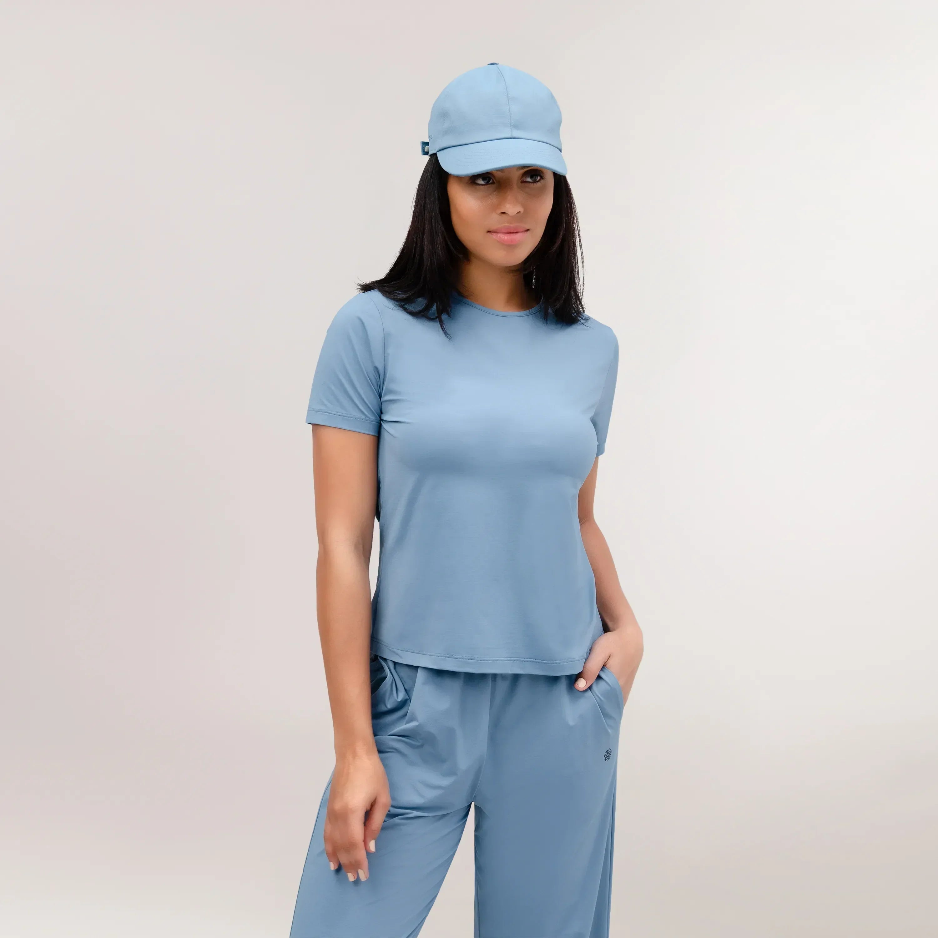 A model wearing core blue "Flow" top - عارضة أزياء ترتدي توب باللون الأزرق