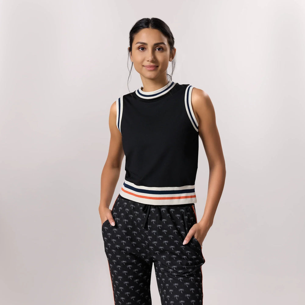 Black sleeveless comfort top with soft fabric - بلوزة مريحة بدون أكمام باللون الأسود مع قماش ناعم
