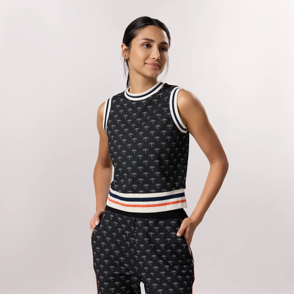 Printed sleeveless comfort top with relaxed fit - بلوزة مريحة بدون أكمام مطبوعة بقصّة مريحة