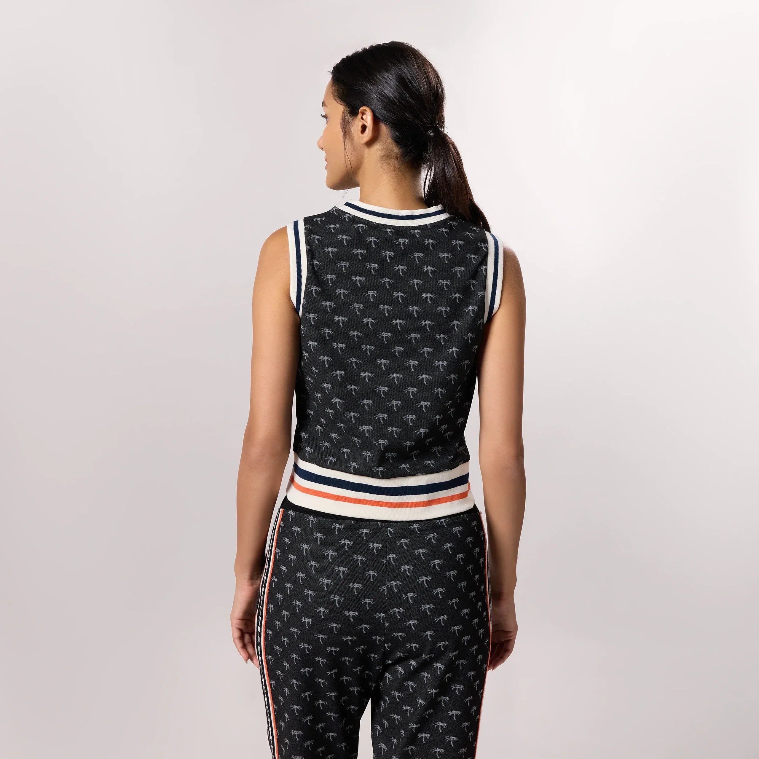 Comfort Sleeveless Top - SEASONAL PRINT
