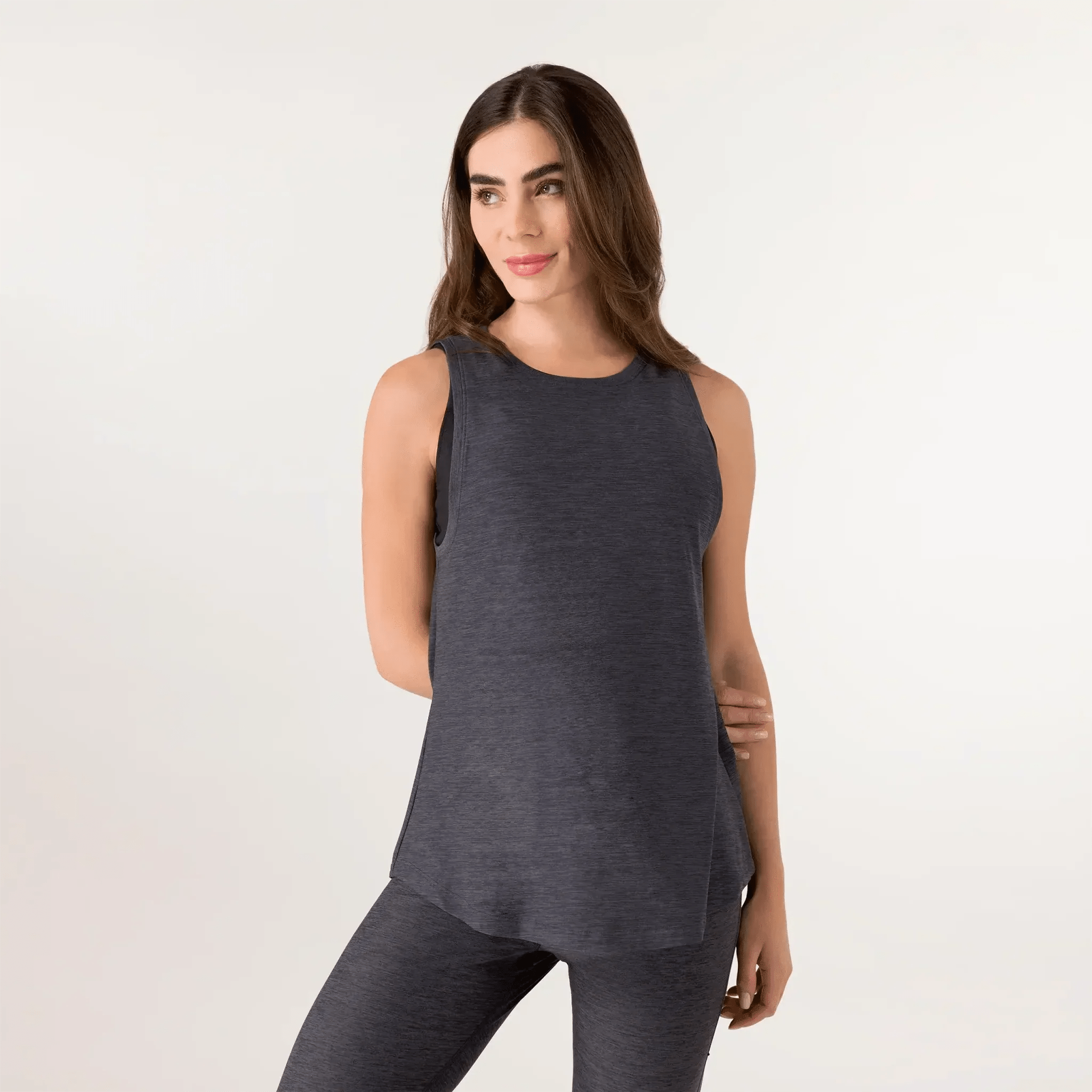 A charcoal inner beat dance tank top from the Kayanee Dance Fit collection - تانك توب رصاصي مصمم للرقص من مجموعة كياني دانس فيت 